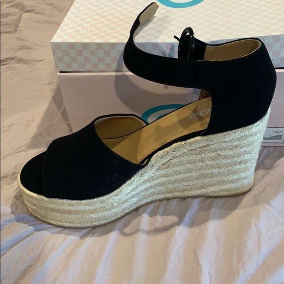 Soda wedges. Size 9. Style Fabia-s - Picture 2 of 4